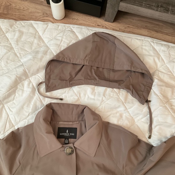 London Fog Trench Coat size 8 - Picture 6 of 15